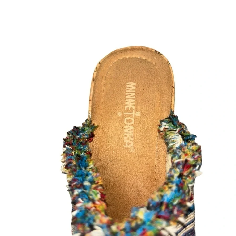 Minnetonka Women's Size 9 York Wedge Sandal Fabric Upper Fringed Cork Heel Aztec
